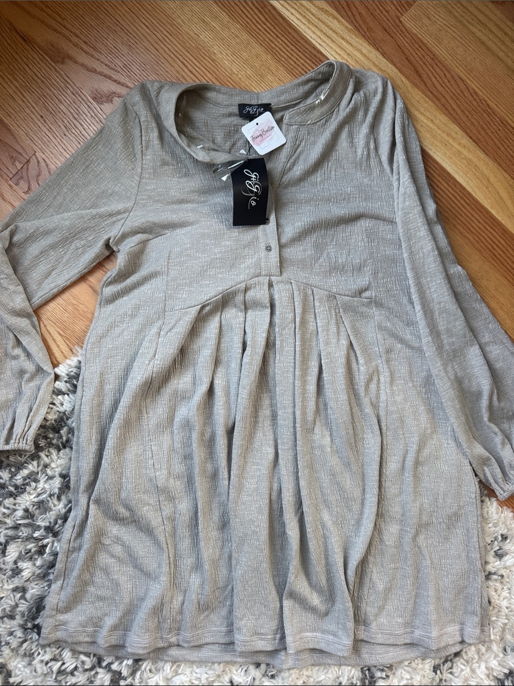 Women’s Long-Sleeve Pleated Tunic Dress in Light Beige